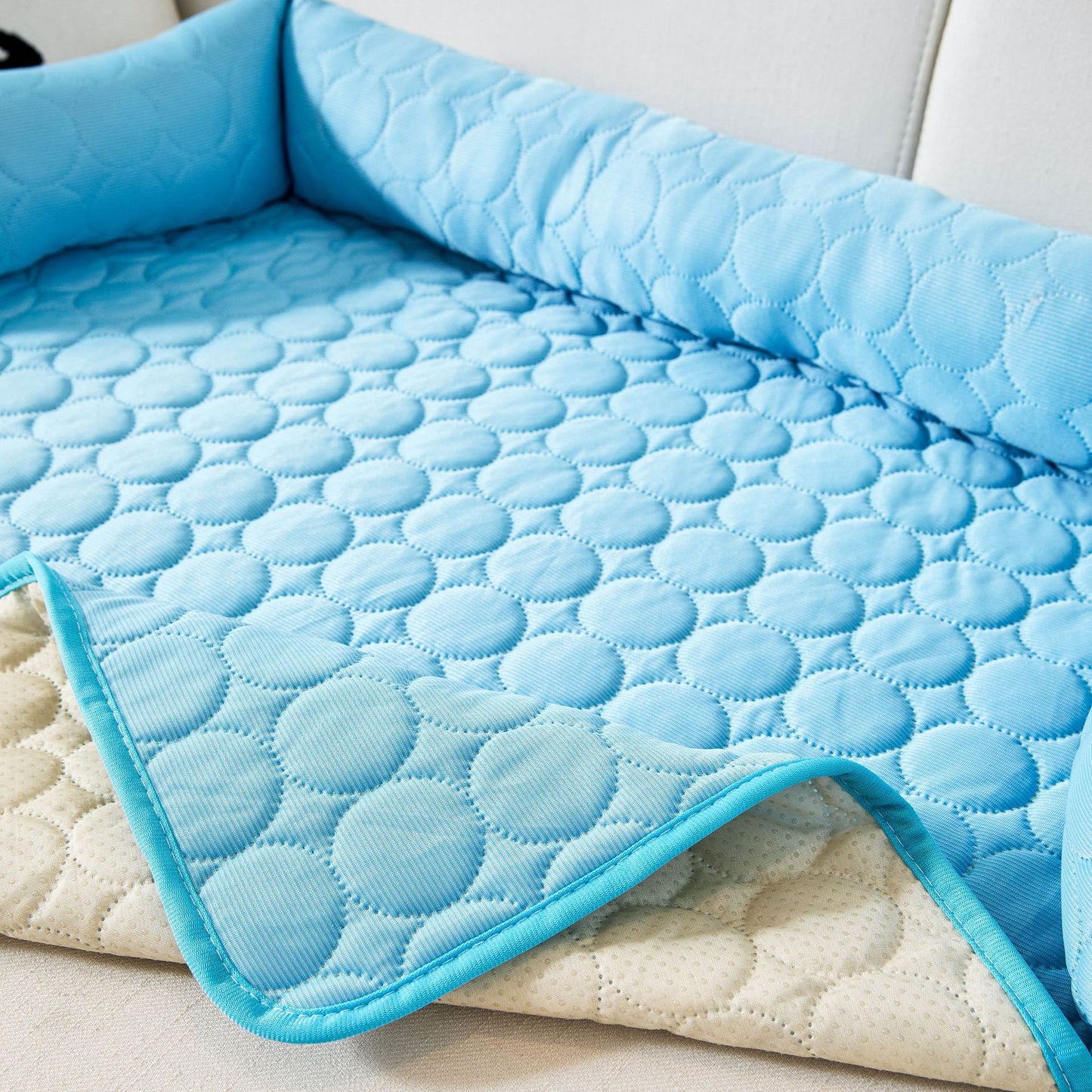 Cool Feeling Pet Pad – Ice Silk Sofa Cushion for Dogs & Cats